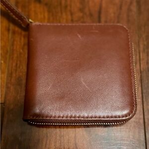 Madewell Essential Zip Wallet in Brown